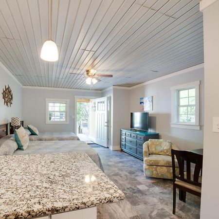 Ocean Isle Beach Studio With Patio - 1 Mi To Pier! Dış mekan fotoğraf