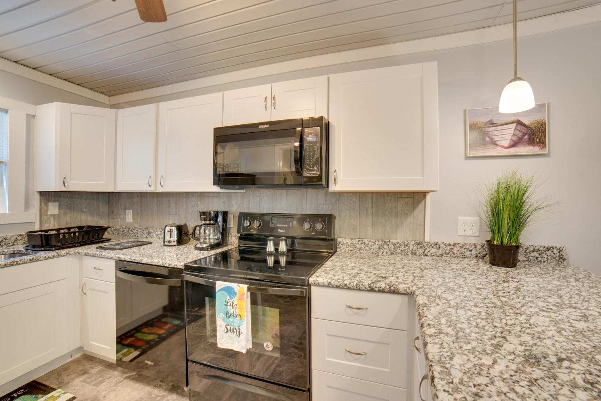 Ocean Isle Beach Studio With Patio - 1 Mi To Pier! Dış mekan fotoğraf